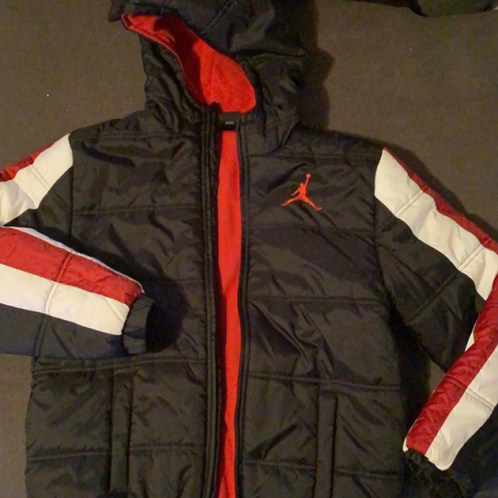 NIKE Boy's Jordan Jumpman Hooded Puffy Jacket Black//White/Red (XL)
